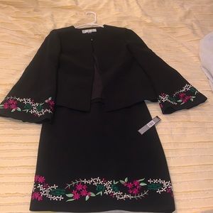 Tahari skirt suit